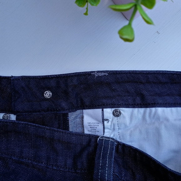 Women's DC Straight Fit Jean's Size 27 - Picture 9 of 9